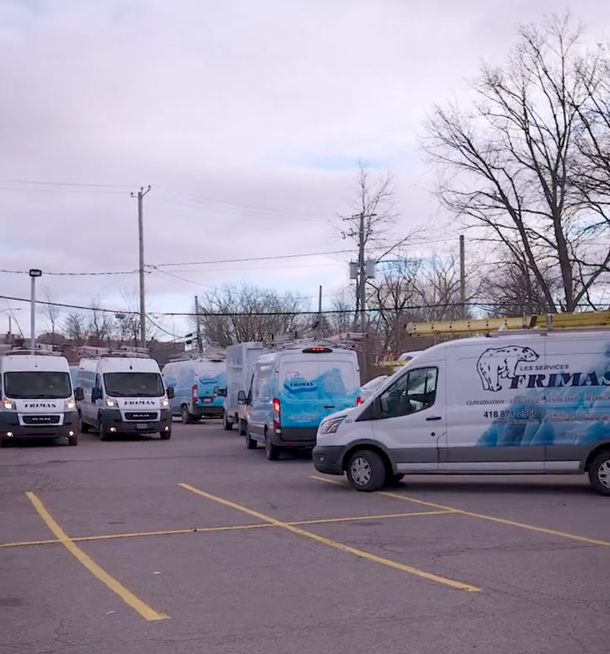 Cortege de camions – Les services Frimas Cortege de camions - Les services Frimas